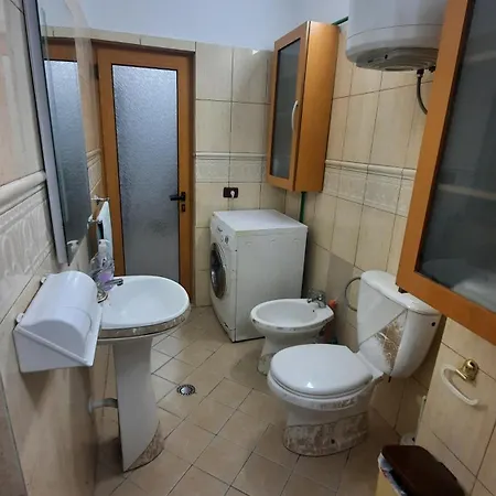شقة Center